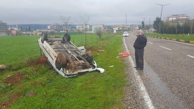 Takla atan araçtan burunları kanamadan çıktılar