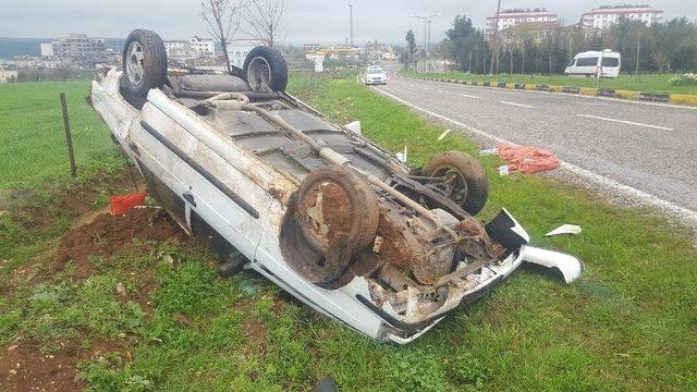 Takla atan araçtan burunları kanamadan çıktılar