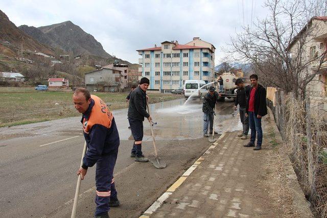 Oltu’da bahar temizliği