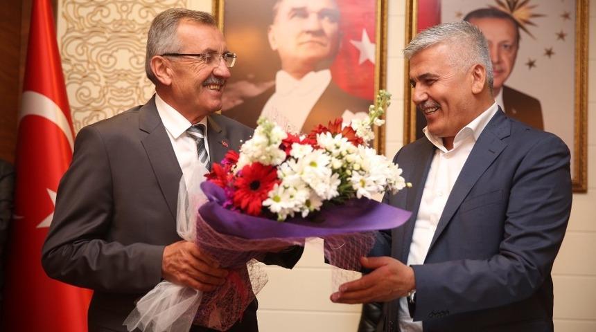 Serik Belediye Başkanı Aputkan mazbatasını aldı