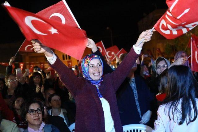 Özlem Çerçioğlu, Yenipazar’da seçim zaferini kutladı
