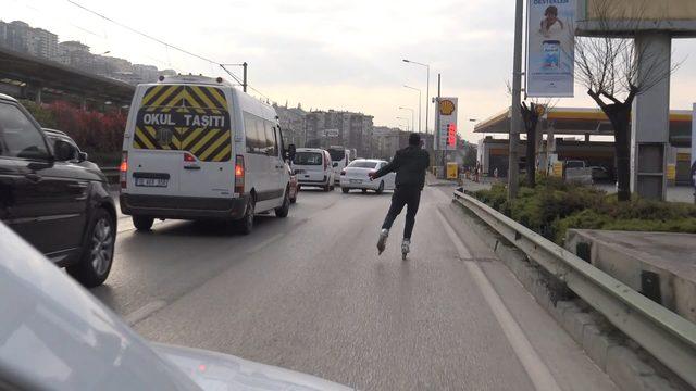 Patenli gençlerin trafikte tehlikeli yolculuğu