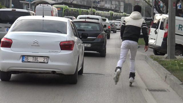 Patenli gençlerin trafikte tehlikeli yolculuğu