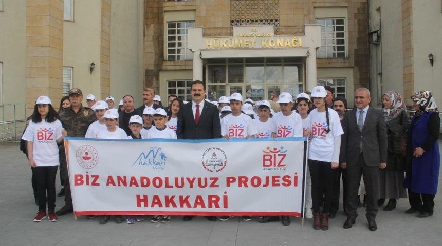 Hakkarili 40 &ouml;ğrenci Muğla gezisine uğurlandı