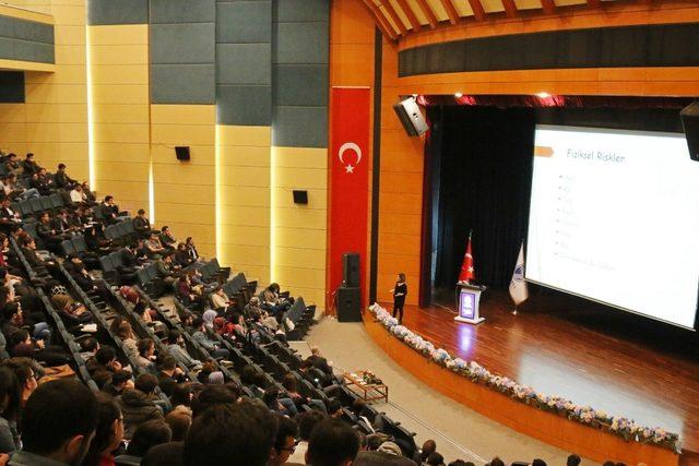 SAÜ’de, ’Görsel ve yazılı medyada gıdalar hakkında bilgi kirliliği’ adlı konferans düzenlendi