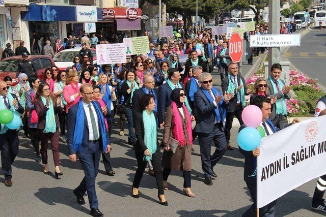 Kansere dikkat çekmek için yürüyen sağlıkçılar dilek balonu uçurdu