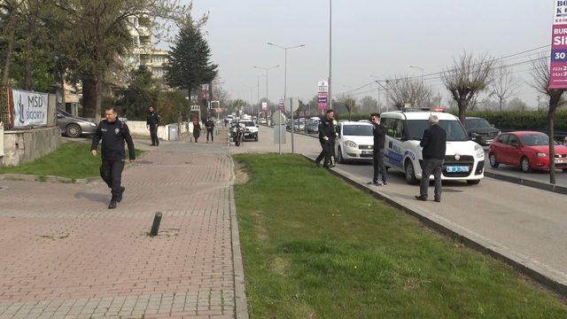 Emekli polis, yol verme tartışmasında otobüs şoförünü yaraladı