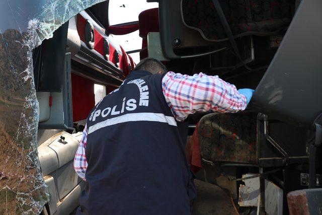 Denizli'de yolcu otobüsü devrildi: 2 ölü, 35 yaralı- Yeniden