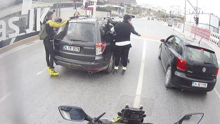 Dolmabahçe'de patenli gençlerin tehlikeli oyunu G3