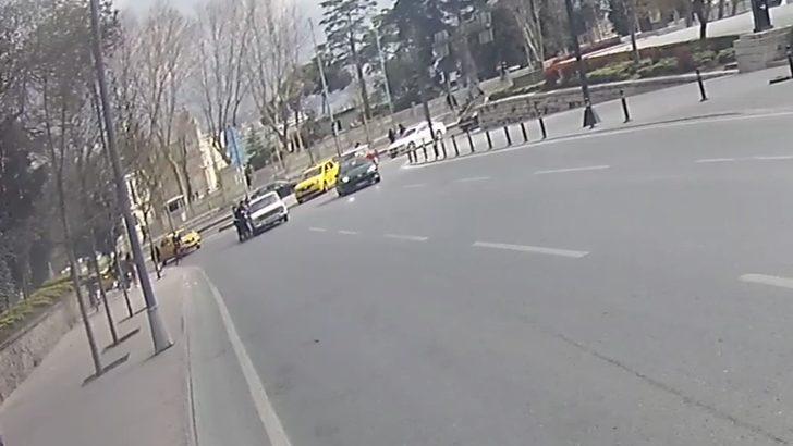 Dolmabahçe'de patenli gençlerin tehlikeli oyunu G1