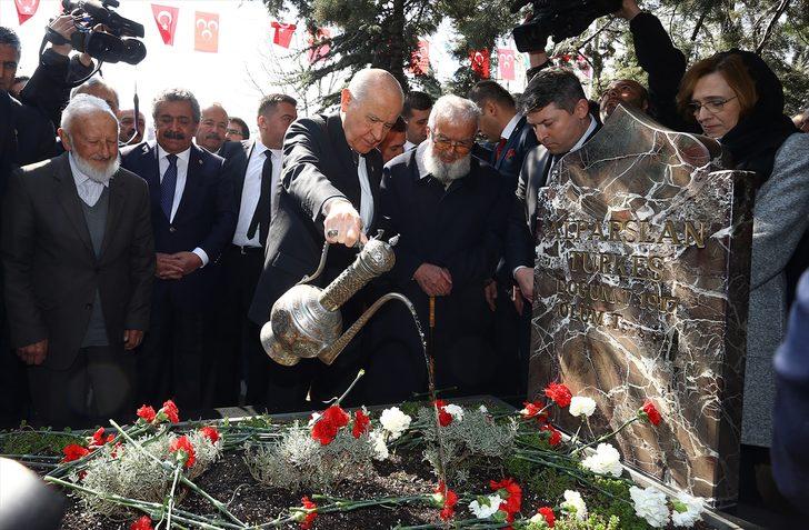 Alparslan Türkeş, vefatının 22. yılında anıldı  G2