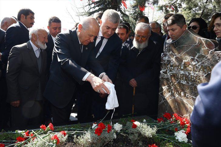 Alparslan Türkeş, vefatının 22. yılında anıldı  G4