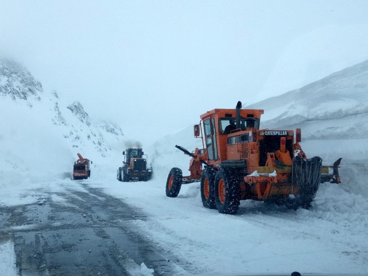 Nisan ayında karla m&uuml;cadele