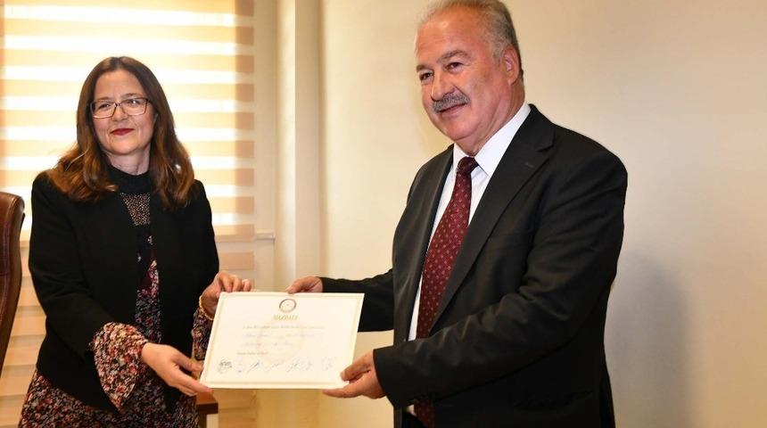 Başkan Şahin mazbatasını aldı