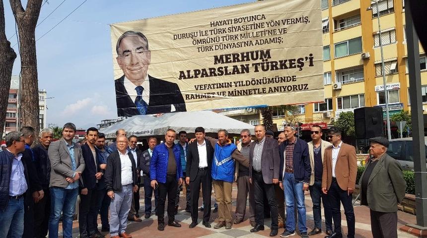 Merhum Alparslan T&uuml;rkeş &ouml;l&uuml;m&uuml;n&uuml;n 22. yılında Nazilli&rsquo;de de anıldı