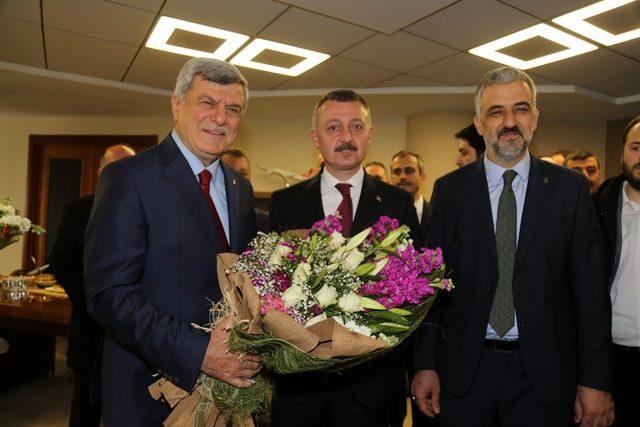 Büyükşehir Belediyesi’nde Tahir Büyükakın dönemi