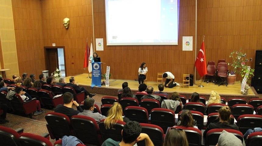 &Uuml;niversiteliler otizme drama g&ouml;sterisiyle dikkat &ccedil;ekti