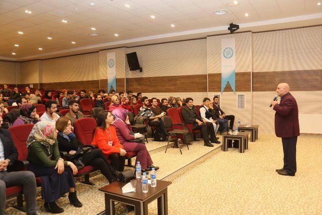 BEÜ’de “Etkili İletişim, Hitabet ve Mülakat Teknikleri” konferansı