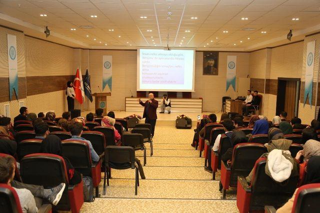 BEÜ’de “Etkili İletişim, Hitabet ve Mülakat Teknikleri” konferansı