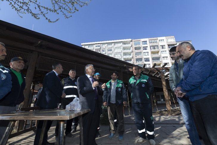 Başkan Memduh Büyükkılıç mesaiye personel ziyareti ile başladı, ALO 153 Çağrı Merkezi’nde vatandaşın talebini dinledi G4