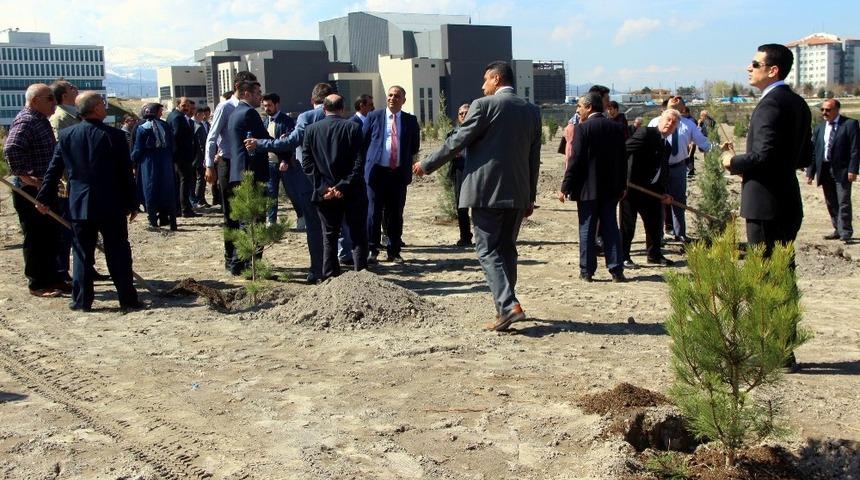 SGK Fidanları Toprakla Buluşturdu