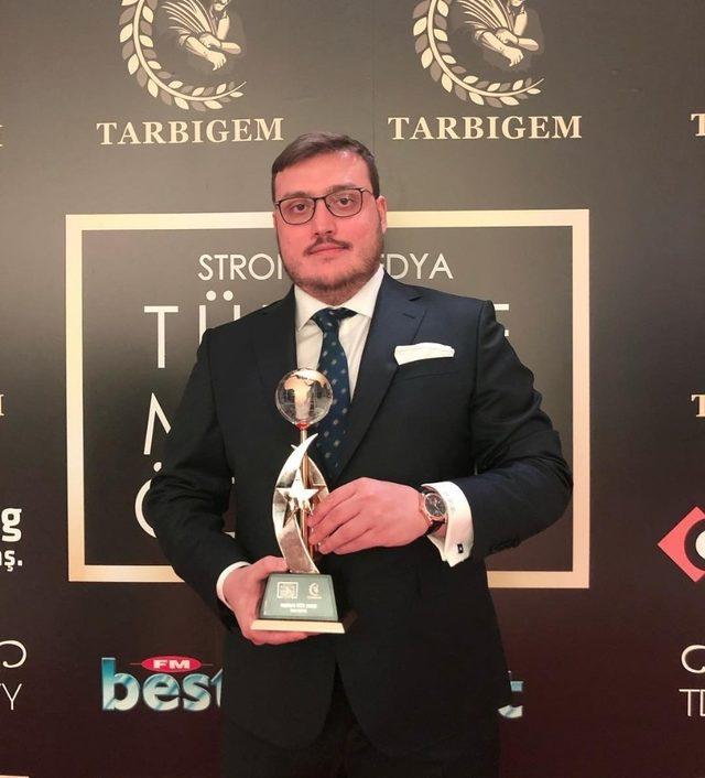 Mustafa Yiğit Zeren&rsquo;e Yılın CEO&rsquo;su &ouml;d&uuml;l&uuml; 1