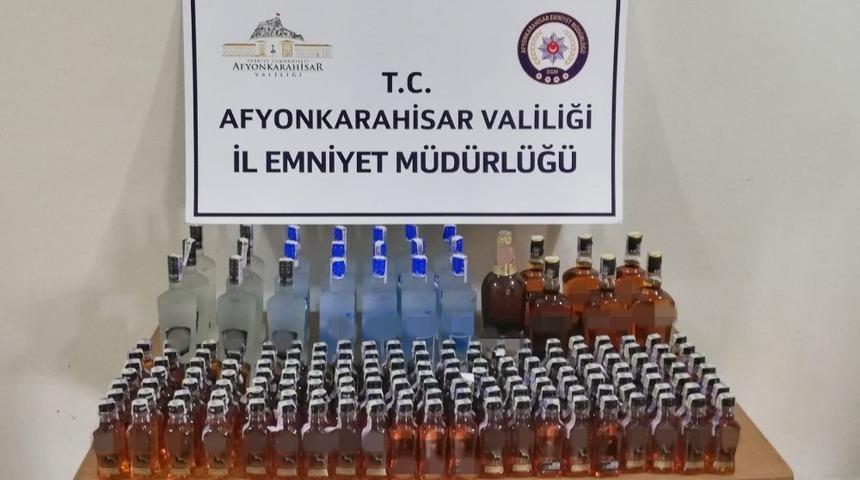 Yabancı plakalı ara&ccedil;ta 175 şişe ka&ccedil;ak i&ccedil;ki ele ge&ccedil;irildi