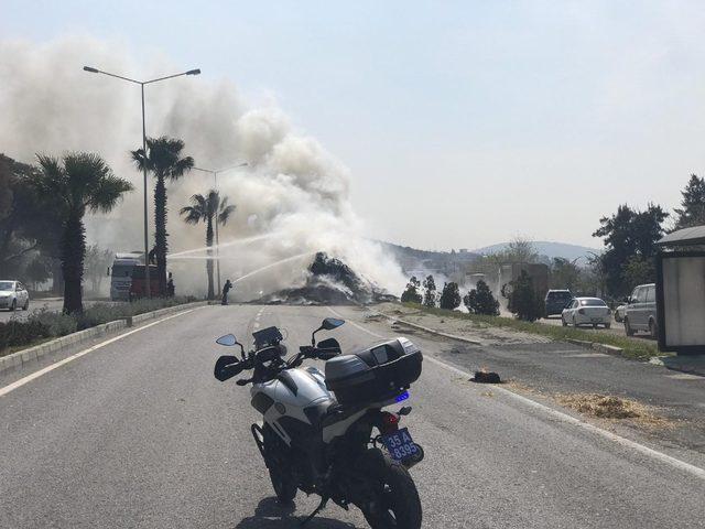 Seyir halindeki saman yüklü tır alev topuna döndü