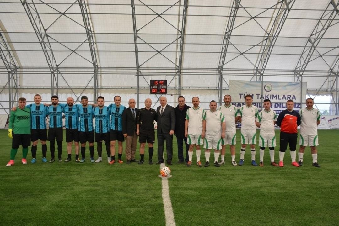 &Uuml;niversitede futbol turnuvası heyecanı başladı