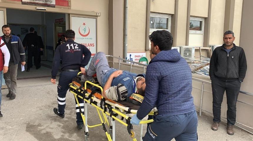 İnşaat iskelesi &ccedil;&ouml;kt&uuml;: 2 yaralı