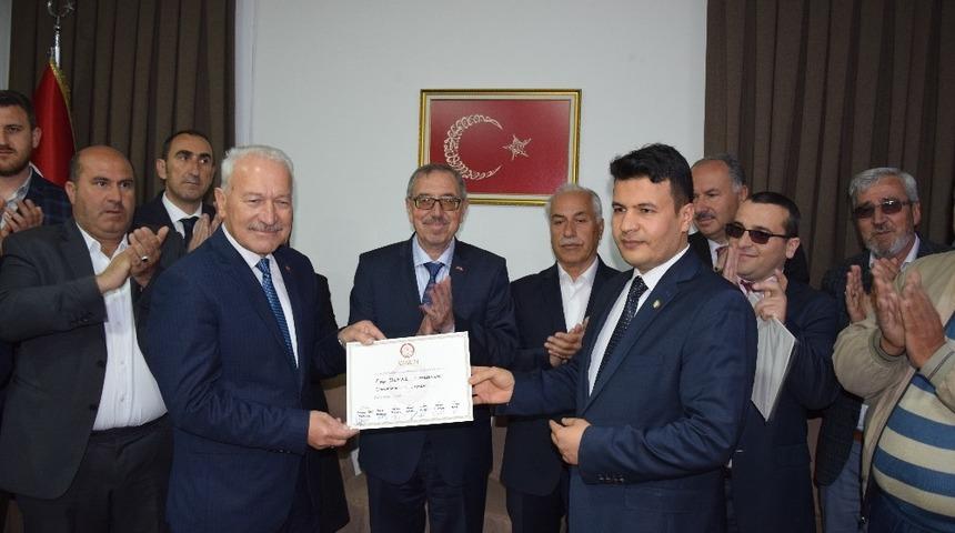 Başkan Yılmaz mazbatasını aldı