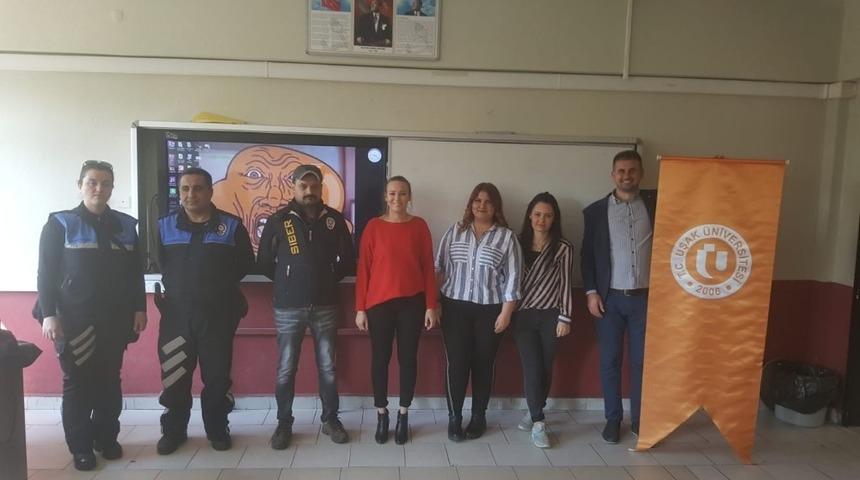 Uşak&rsquo;ta &ldquo;internetle barış zorbalıkla savaş&rdquo; projesi hayata ge&ccedil;irildi