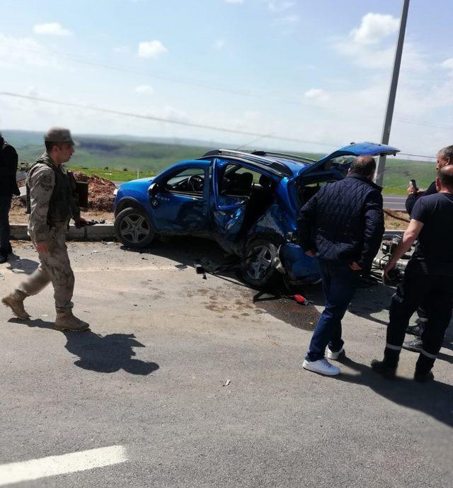 Cizre’de motosikletiyle otomobile çarpan polis memuru hayatını kaybetti