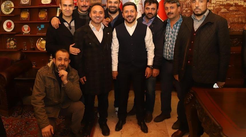 Belediye Başkanı Arı, vatandaşlarla g&ouml;n&uuml;l birlikteliğini s&uuml;rd&uuml;r&uuml;yor