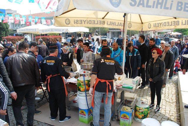 Salihli’de Türkeş anısına lokma döküldü