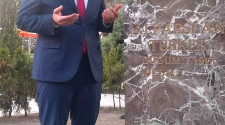 Savaş Kalaycı: “Rahmetli başbuğumuzu özlemle ve şükranla yad ediyoruz”