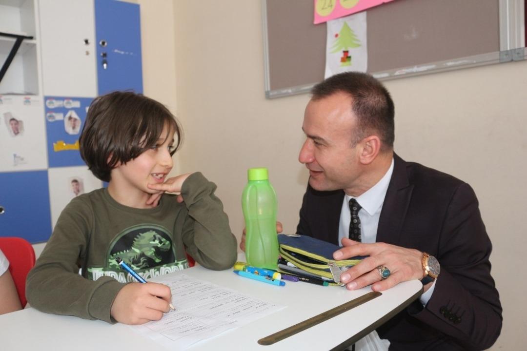 Ağrı Milli Eğitim M&uuml;d&uuml;r&uuml; Tekin Mektebim Okulları&rsquo;nı ziyaret etti