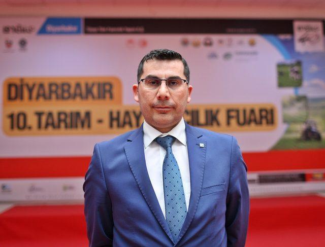 Tarım fuarında silah standına tepki