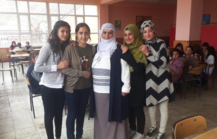 Adilcevaz’da “Anne Misafirim Olur Musun?” projesi G1