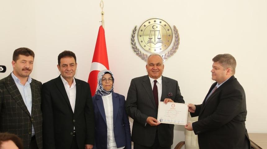 Başkan Tollu mazbatasını aldı