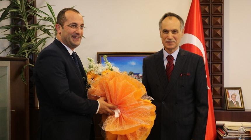 25 yıllık belediye başkanı g&ouml;revi yeni başkana devretti