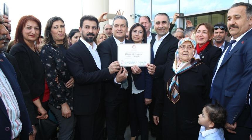 Belen Belediye Başkanı G&uuml;l mazbatasını aldı g&ouml;revi devraldı