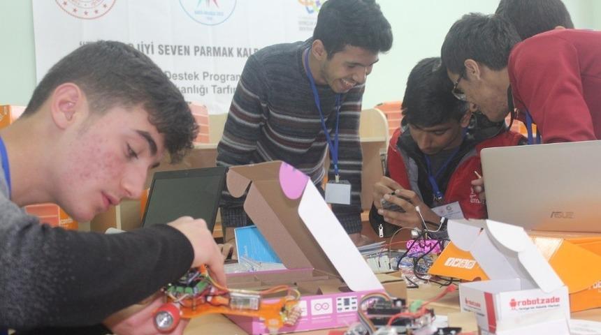 &Ouml;ğrenciler, Robotik yarışmalarına hazırlanıyor