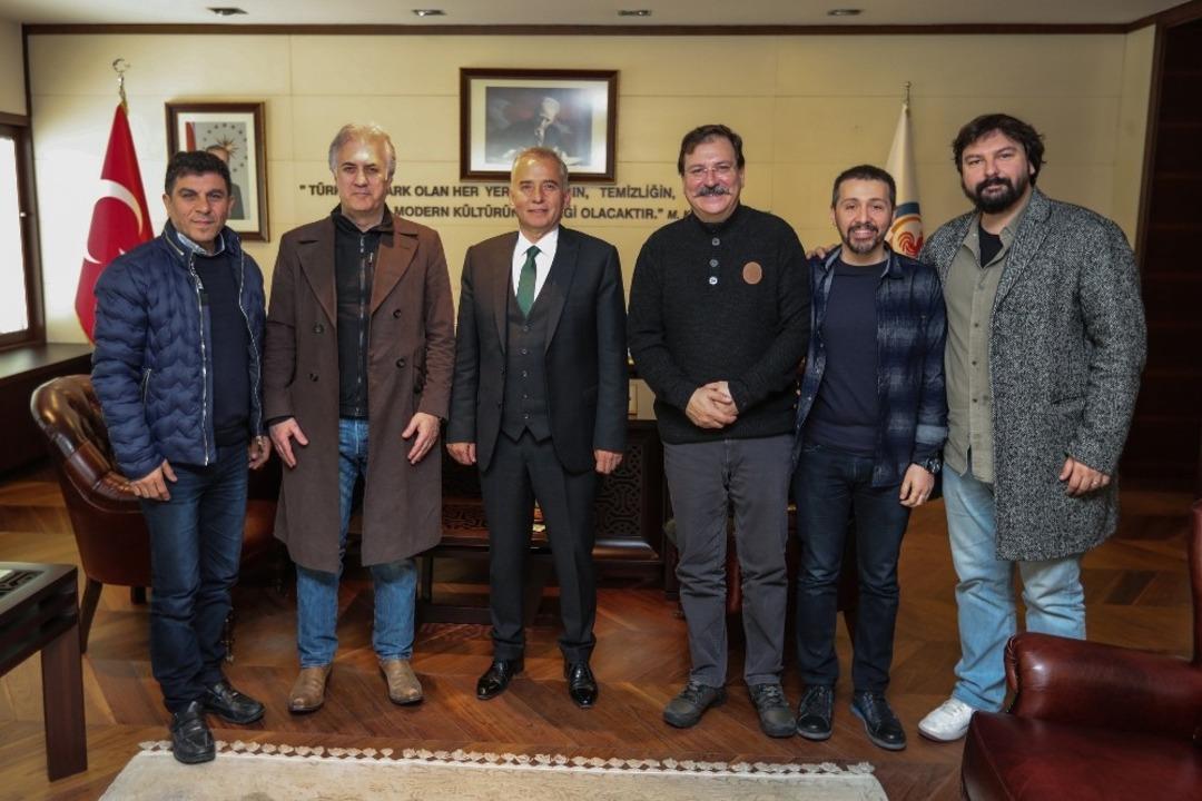 &Uuml;nl&uuml; sanat&ccedil;ılar kongre ve k&uuml;lt&uuml;r merkezine hayran kaldı