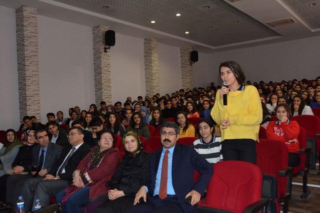 Diyarbakır’da ’Kanserden korunma’ konferansı düzenlendi