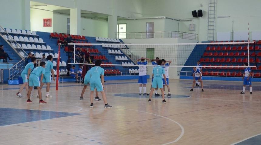 Develi&rsquo;de Liseler Arası Voleybol Turnuvası Başladı