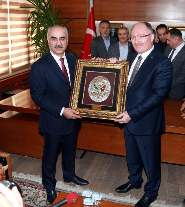 Sivas Belediyesi'nde yeni başkan Hilmi Bilgin göreve başladı
