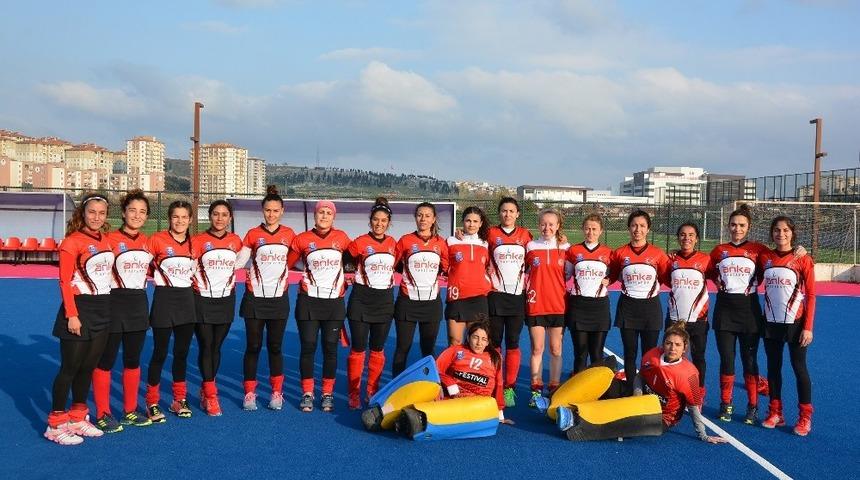 Efsane hokeyciler 3&rsquo;te 3 Yaptı