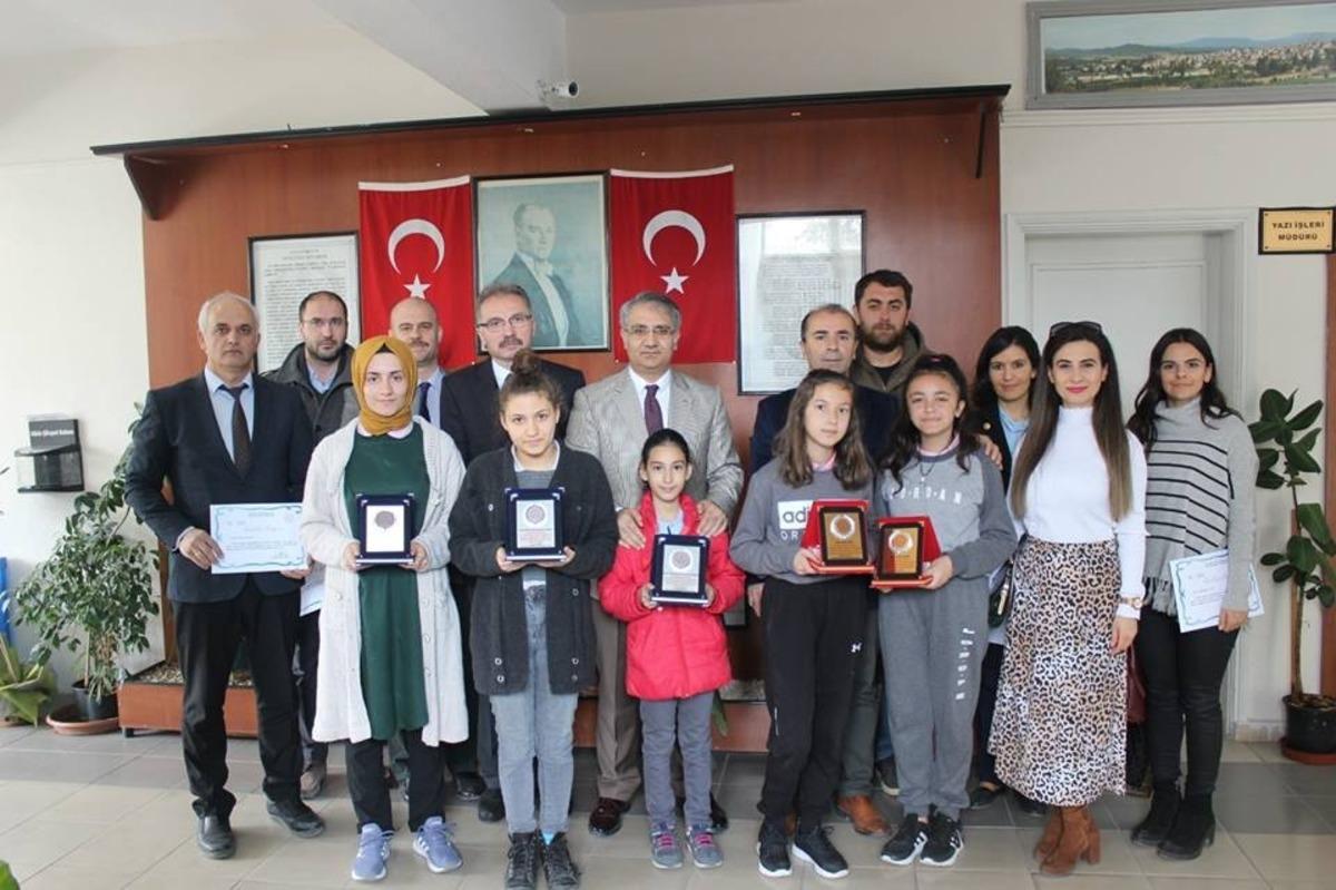 Başarılı &ouml;ğrencilerden Kaymakam Yavuz&rsquo;a ziyaret