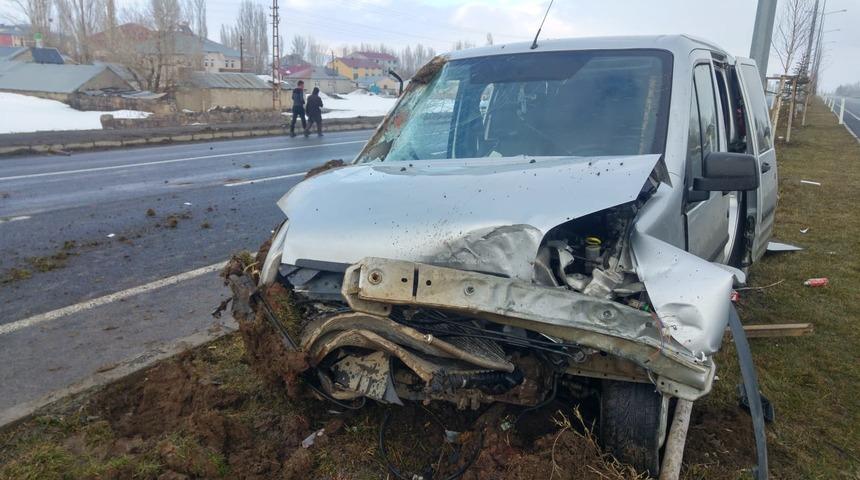 Hafif ticari araç takla attı: 1 çocuk öldü, 2'si çocuk 6 yaralı